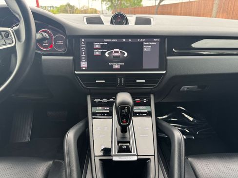 Used 2020 Porsche Cayenne image 30