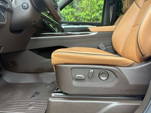 Used 2026 Cadillac Escalade Luxury w/ Touring Package AWD/4WD image 20