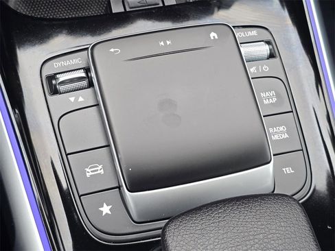 Used 2023 Mercedes-Benz GLB 250 4MATIC w/ Premium Package image 9