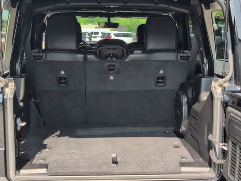 Used 2022 Jeep Wrangler Unlimited Rubicon w/ LED Lighting Group AWD/4WD image 6