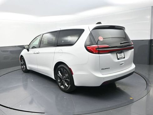 New 2026 Chrysler Pacifica Select image 7