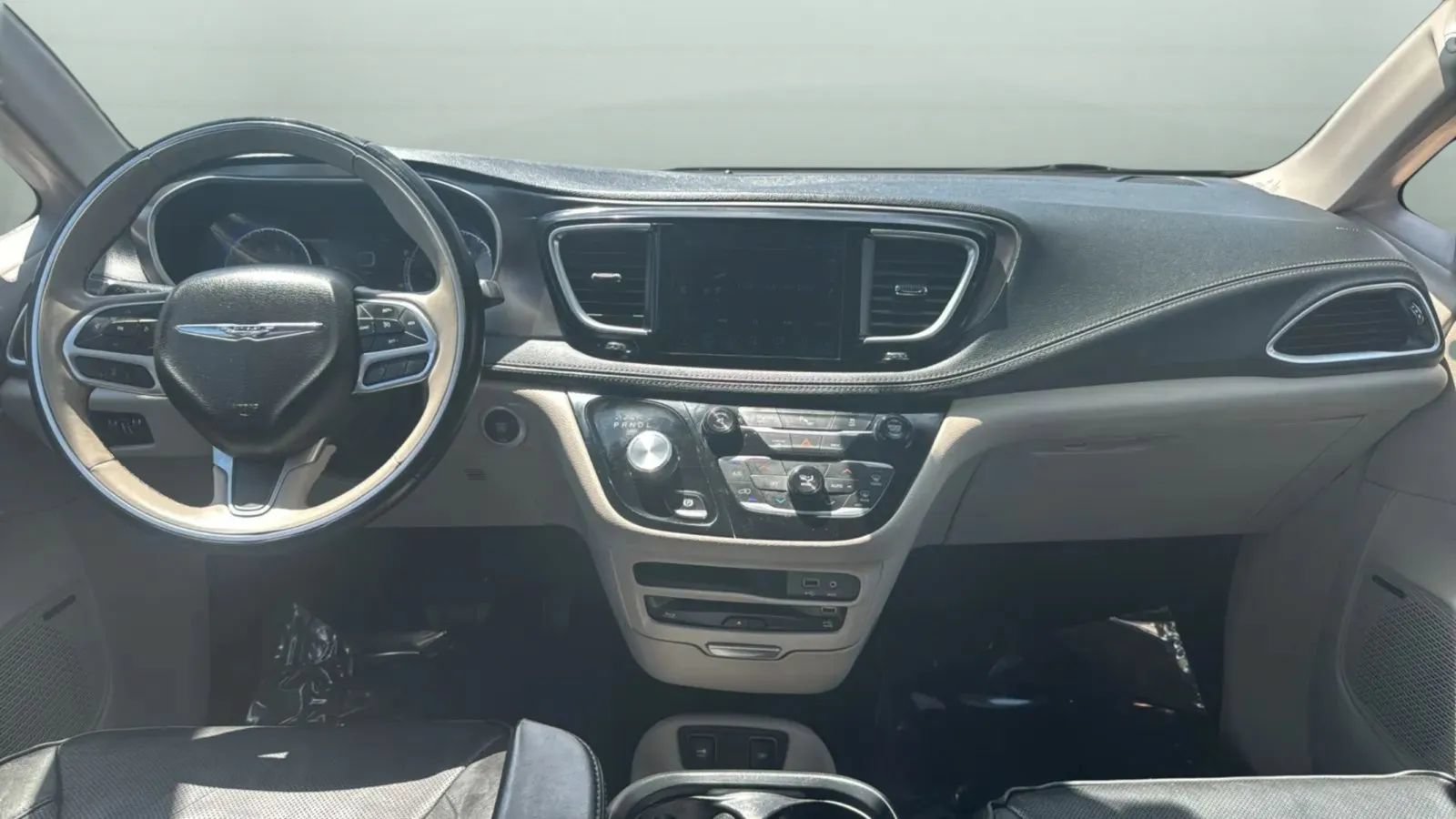 Used 2017 Chrysler Pacifica Limited FWD image 10