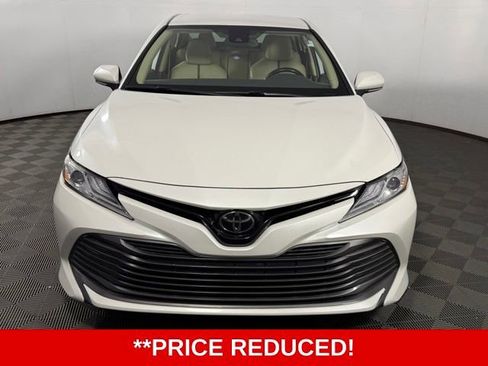 Used 2019 Toyota Camry XLE FWD image 2