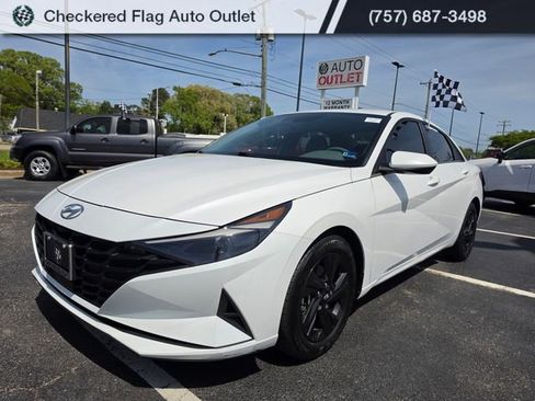 Used 2022 Hyundai Elantra SEL w/ Convenience Package FWD image 1