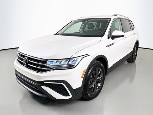 Used 2023 Volkswagen Tiguan SE AWD/4WD image 1