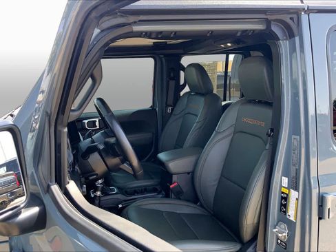 Used 2024 Jeep Gladiator Mojave w/ Safety Group AWD/4WD image 8