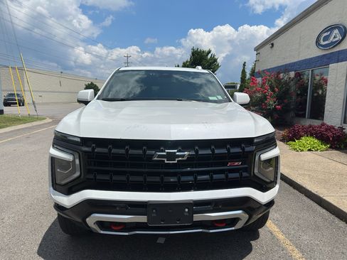 Used 2025 Chevrolet Suburban Z71 AWD/4WD image 9
