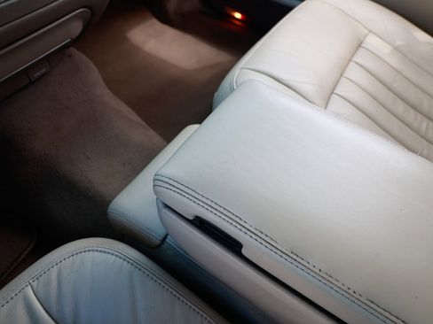 Used 2003 Lincoln Town Car Signature image 37