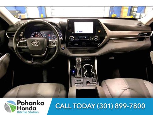 Used 2023 Toyota Highlander LE AWD/4WD image 16
