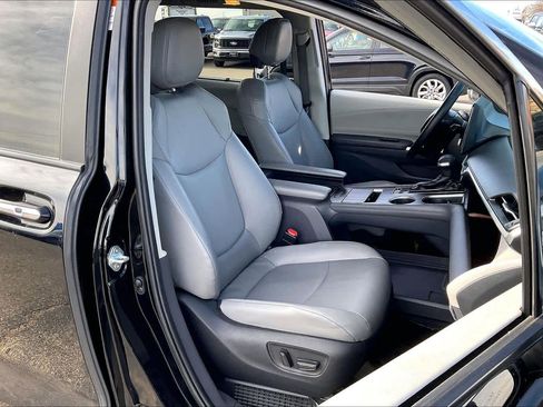 Used 2022 Toyota Sienna XLE image 8