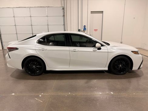 Used 2021 Toyota Camry XSE image 4