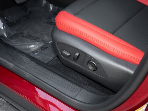 New 2026 Chevrolet Equinox EV RS image 17