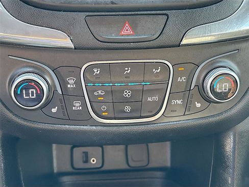 Used 2018 Chevrolet Equinox LT image 15