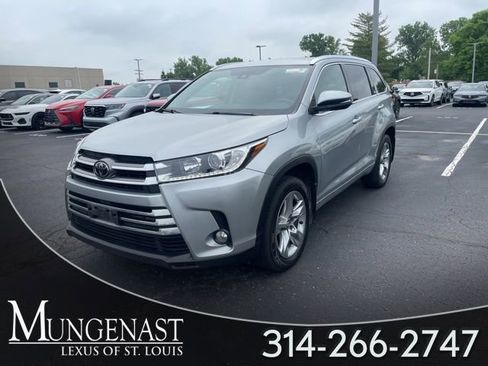 Used 2017 Toyota Highlander Limited AWD/4WD image 1