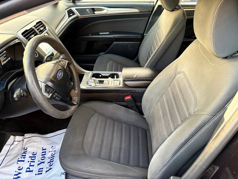 Used 2020 Ford Fusion SE image 15