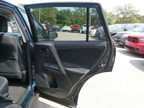 Used 2018 Toyota RAV4 LE AWD/4WD image 24