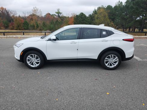 New 2026 Buick Envista Preferred image 2