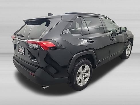 Used 2019 Toyota RAV4 LE w/ Carpet Mat Package AWD/4WD image 3