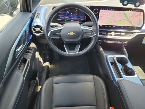 Certified 2025 Chevrolet Equinox EV LT w/ Convenience Package FWD image 17