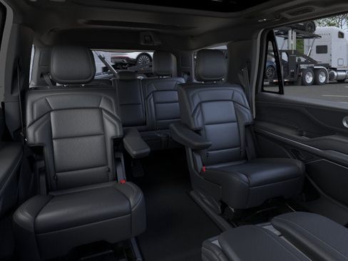New 2026 Lincoln Navigator Reserve AWD/4WD image 11