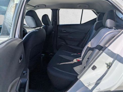 Used 2018 Nissan Kicks SV FWD image 16