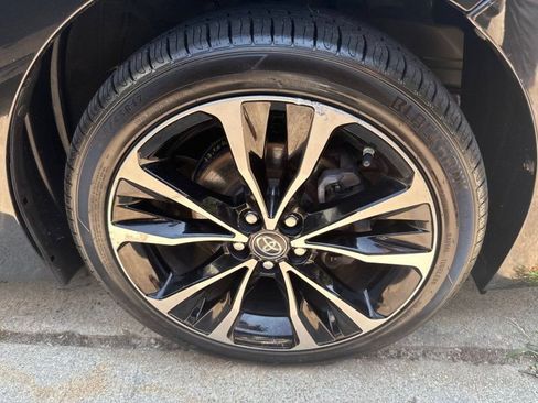 Used 2019 Toyota Corolla SE w/ SE Premium Package FWD image 12