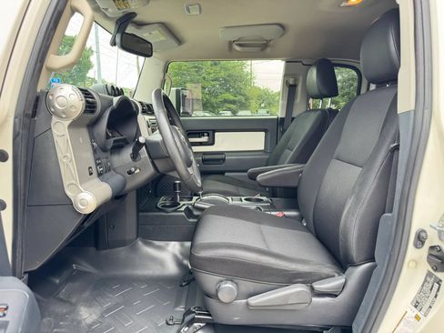 Used 2014 Toyota FJ Cruiser 4WD w/ Upgrade Package image 25