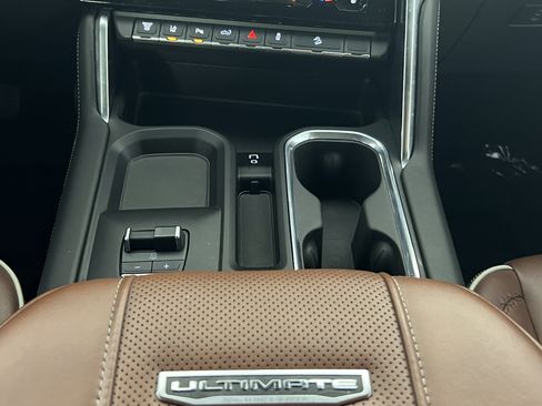 Used 2024 GMC Sierra 2500 Denali Ultimate AWD/4WD image 18