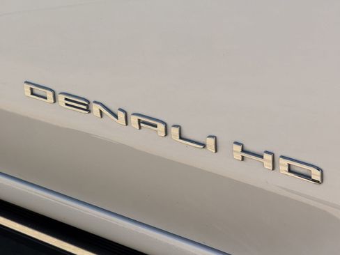 Used 2024 GMC Sierra 2500 Denali Ultimate AWD/4WD image 12