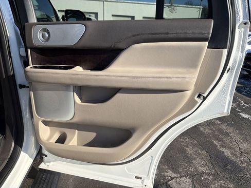 Certified 2024 Lincoln Navigator Reserve image 16