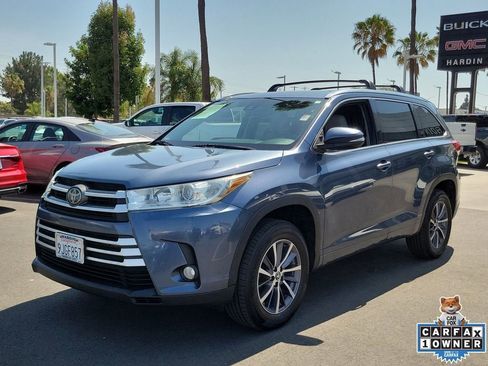 Used 2017 Toyota Highlander XLE FWD image 2