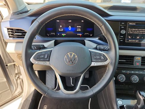 Certified 2023 Volkswagen Taos SE w/ Panoramic Sunroof Package FWD image 16