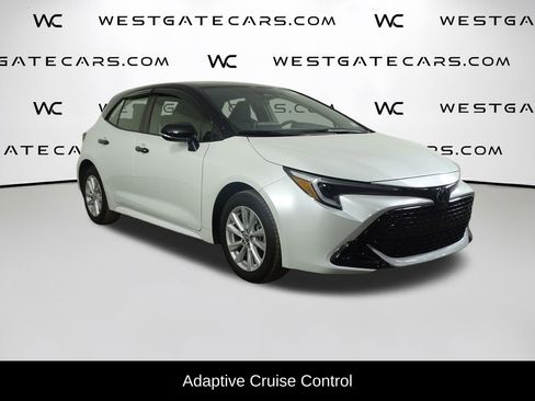 Used 2025 Toyota Corolla SE image 2