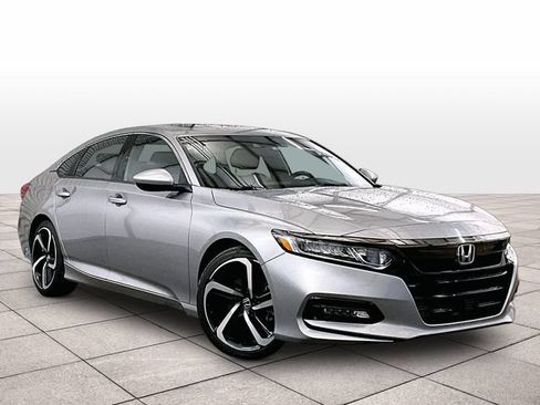 Used 2018 Honda Accord Sport image 2
