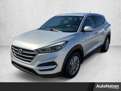 Used 2018 Hyundai Tucson SE image 1