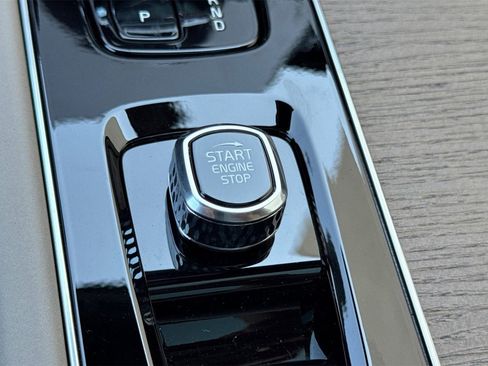 Used 2026 Volvo XC90 B5 Plus w/ Protection Package AWD/4WD image 23