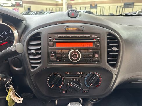 Used 2014 Nissan Juke S image 24