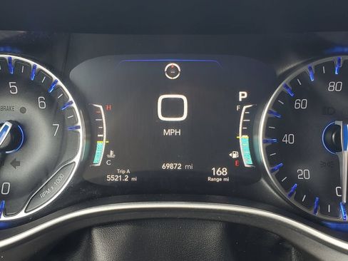 Used 2024 Chrysler Pacifica Touring-L FWD image 13