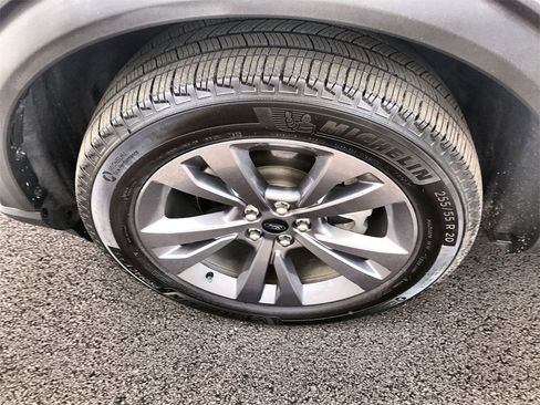 Used 2023 Ford Explorer XLT w/ Equipment Group 202A image 10