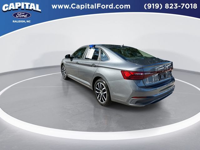 Used 2025 Volkswagen Jetta SE FWD image 6