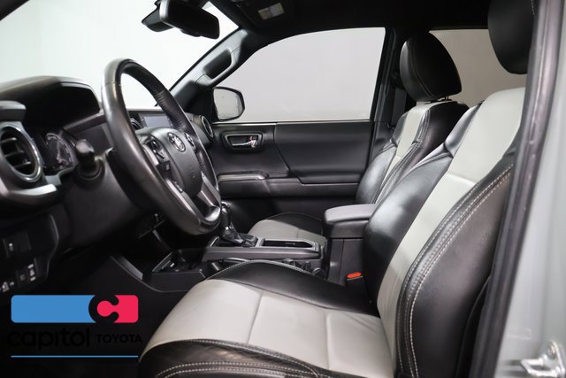 Certified 2022 Toyota Tacoma TRD Off-Road w/ Black Out Package (TMS) AWD/4WD image 12