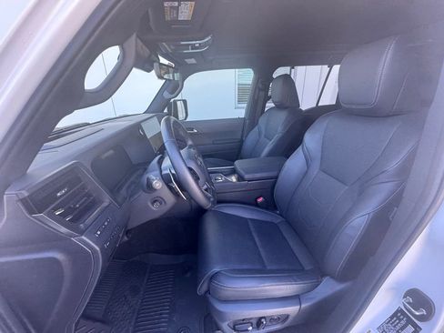 Used 2024 Lexus GX 550 w/ Accessory Package (Z1) image 7