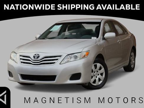 Used 2011 Toyota Camry LE image 1