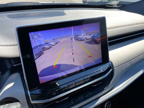 Used 2025 Jeep Compass Limited image 24