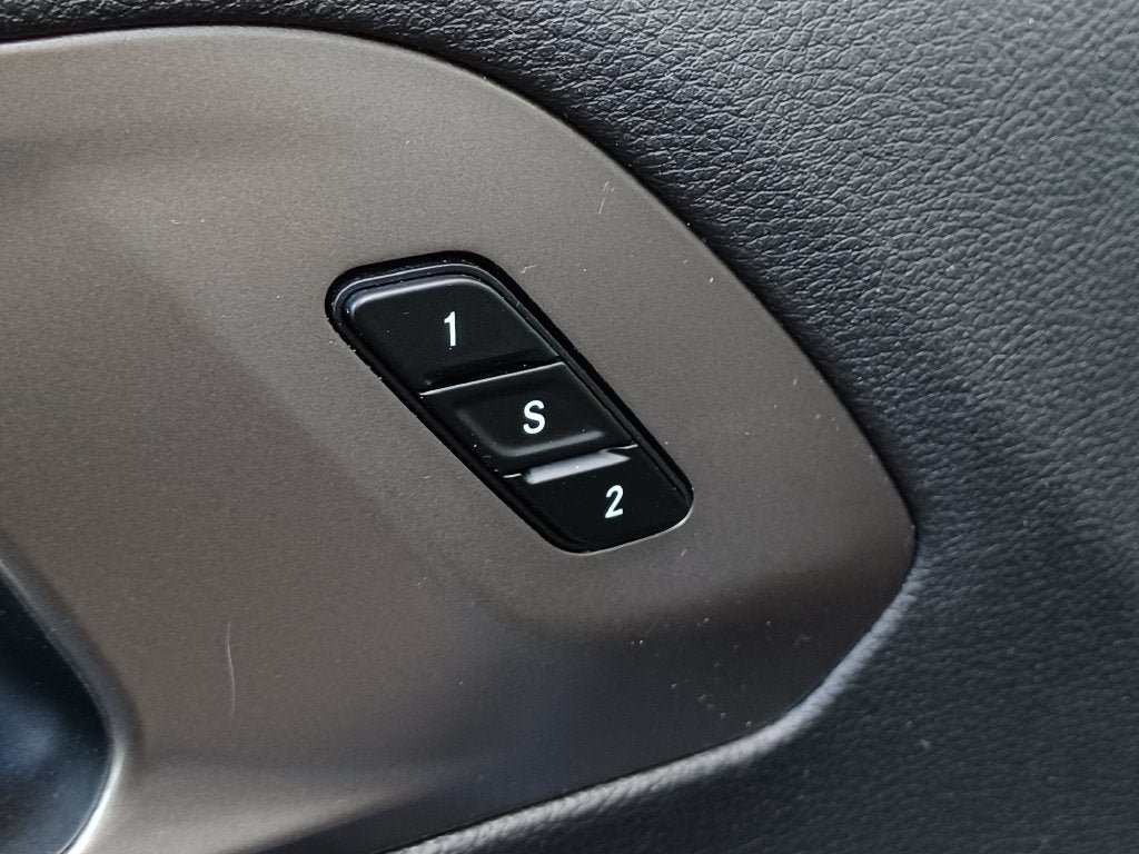 Used 2025 Chrysler Pacifica Select FWD image 9