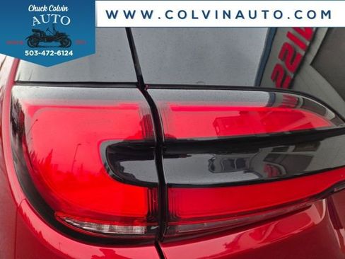 Used 2024 Chrysler Pacifica Touring-L image 9