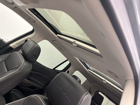 Used 2023 GMC Acadia Denali w/ Denali Ultimate Package image 7