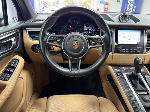Used 2018 Porsche Macan AWD/4WD image 26