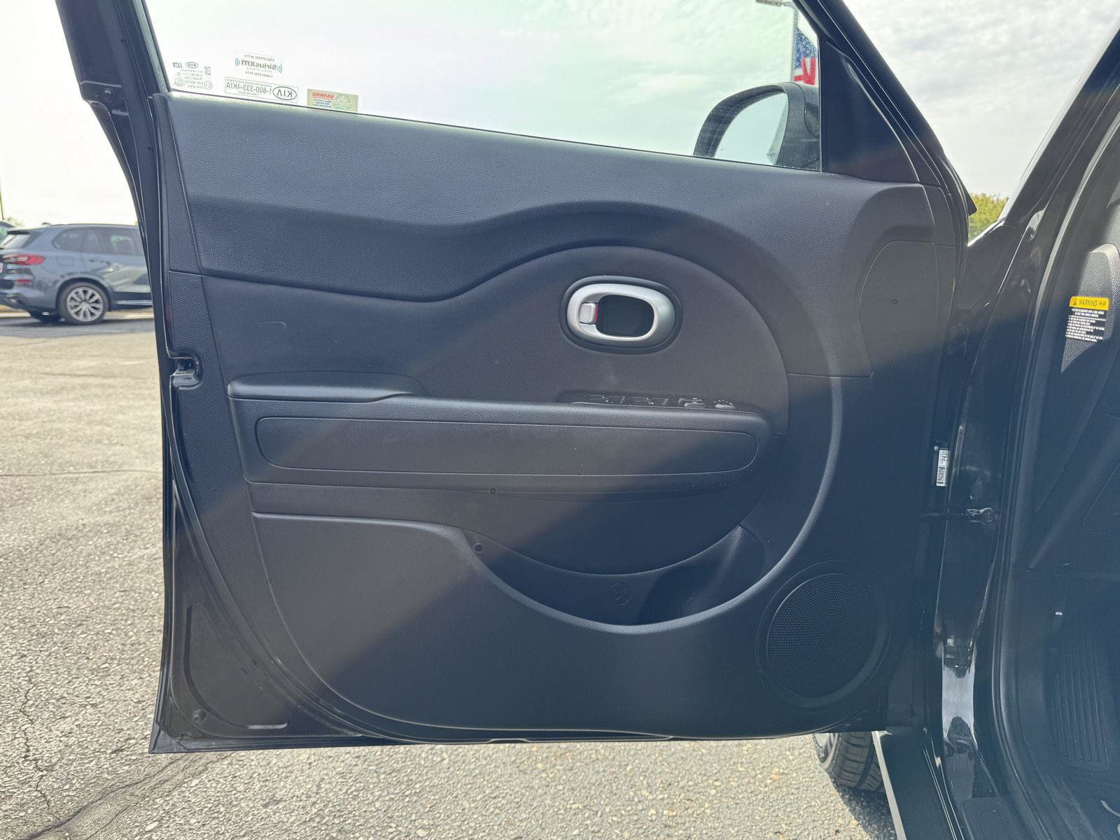 Used 2016 Kia Soul + FWD image 12