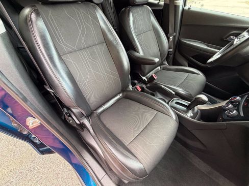 Used 2020 Chevrolet Trax LT w/ LT Convenience Package AWD/4WD image 12